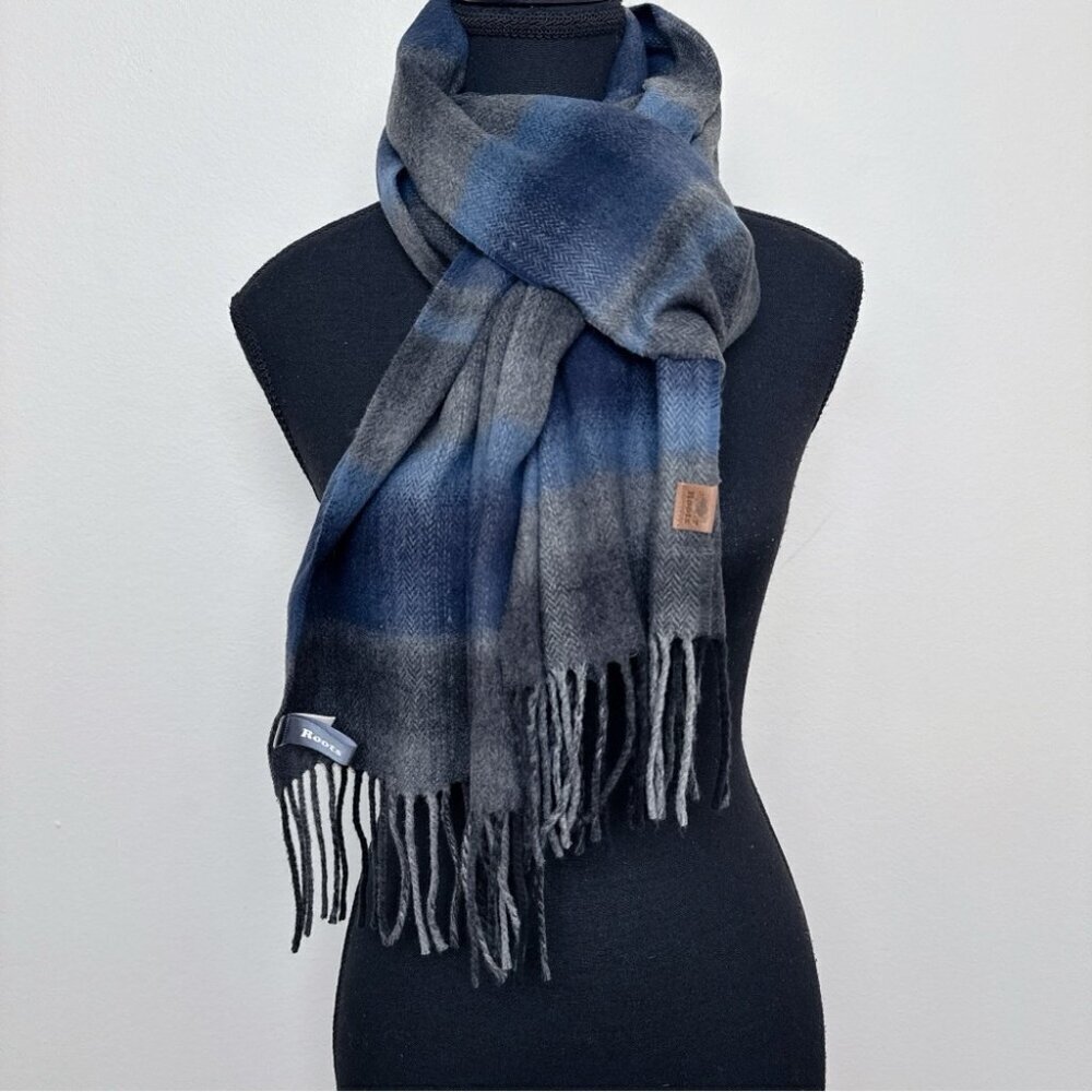 Roots Unisex One Size Fringe Plaid Soft Grey Scarf